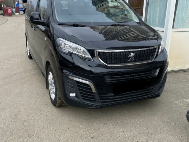 Peugeot Traveller 2019 року