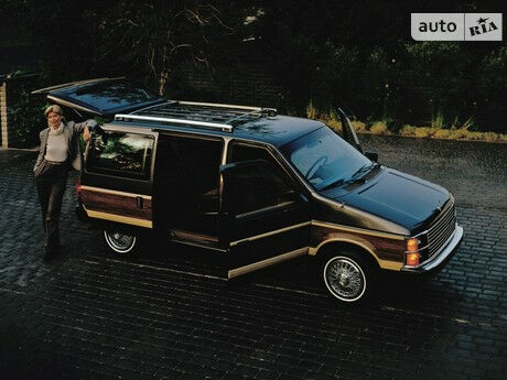 Плимут Вояжер 1995 року Plymouth Voyager 1995 року