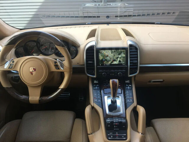Porsche Cayenne 2012 года