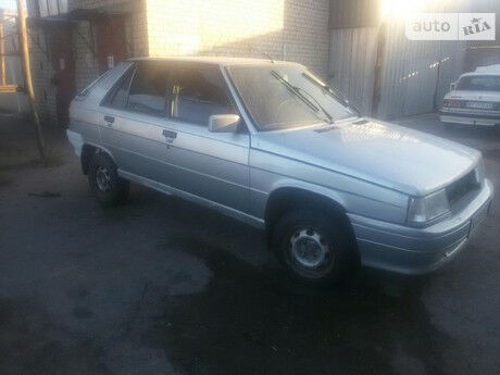 Рено 11 1987 року Renault 11 1987 року