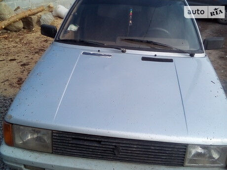 Рено 11 1983 року Renault 11 1983 року