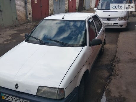 Renault 19 Chamade 1992 року