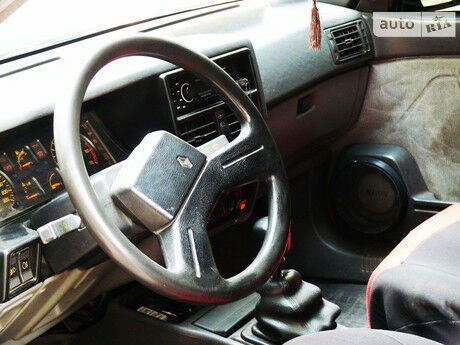 Рено 19 Chamade 1995 года Renault 19 Chamade 1995 года
