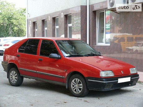 Рено 19 Chamade 1999 року Renault 19 Chamade 1999 року