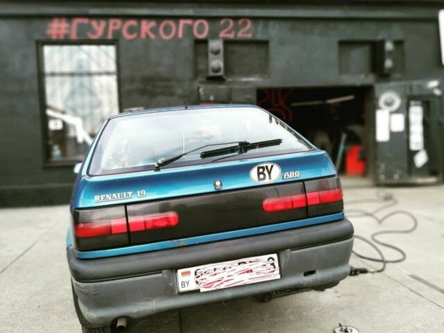 Рено 19 1989 року Renault 19 1989 року