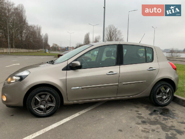 Renault Clio 2010 года