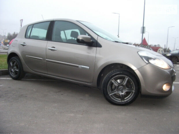 Renault Clio 2010 року