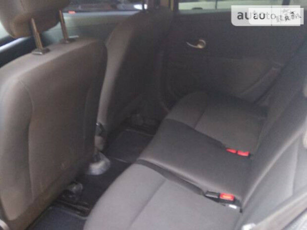 Renault Clio 2011 року