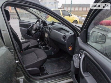 Рено Дастер 2015 року Renault Duster 2015 року