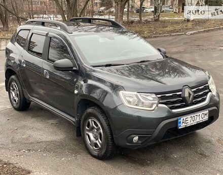 Фото на отзыв с оценкой 4.2 о Renault Duster 2018 году выпуска от автора "володимир" с текстом: Авто в новом кузове, установлен газ на 5 тис. в целом авто доволен. Хоть и передний привод есть э...