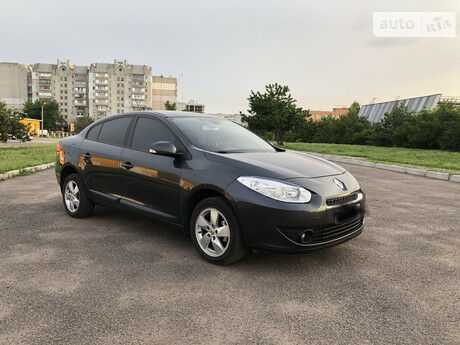 Рено Флюенс 2010 року Renault Fluence 2010 року