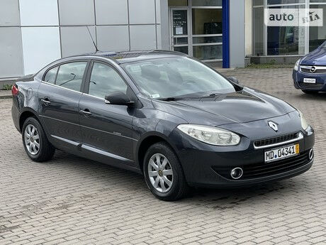 Рено Флюенс 2011 року Renault Fluence 2011 року