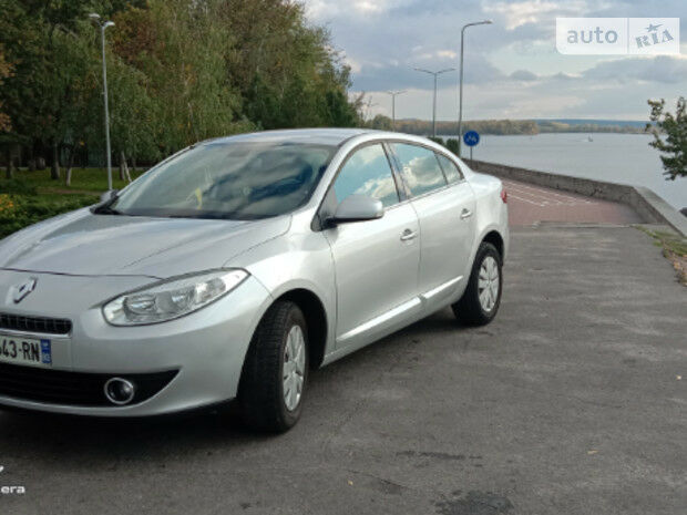 Рено Флюенс 2011 року Renault Fluence 2011 року