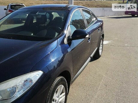 Рено Флюенс 2011 года Renault Fluence 2011 года