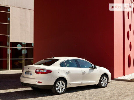 Рено Флюенс 2011 года Renault Fluence 2011 года
