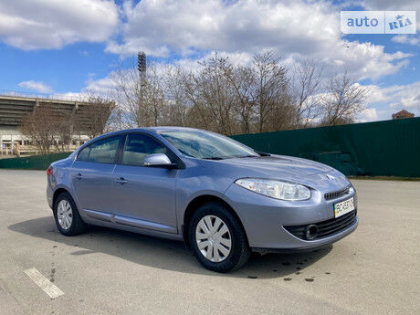 Рено Флюенс 2010 року Renault Fluence 2010 року