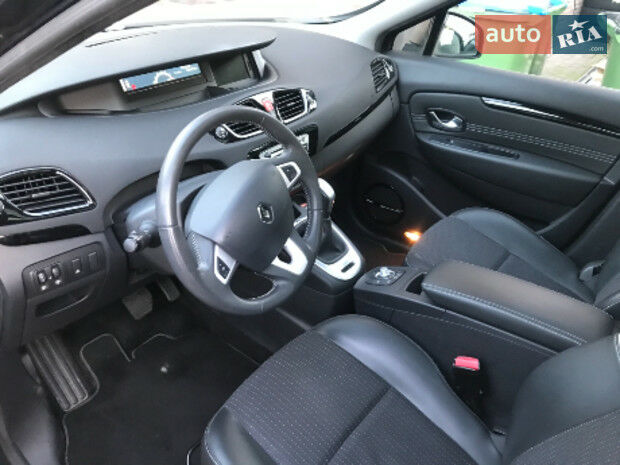 Renault Grand Scenic 2010 года