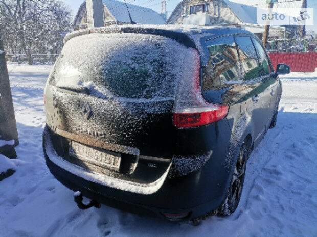 Renault Grand Scenic 2011 года