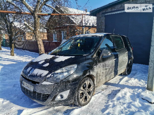 Renault Grand Scenic 2011 года