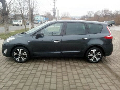 Renault Grand Scenic 2011 года