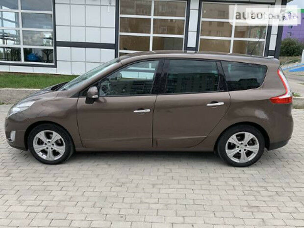 Renault Grand Scenic 2011 года