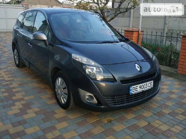 Renault Grand Scenic 2011 года