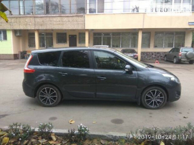 Renault Grand Scenic 2011 года