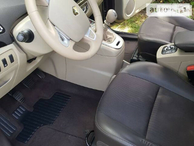 Renault Grand Scenic 2011 года