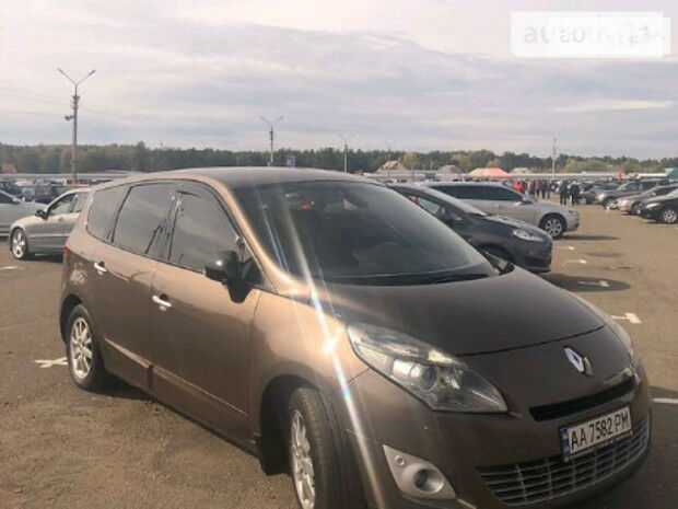 Renault Grand Scenic 2011 года