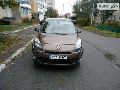 Renault Grand Scenic 2010 года