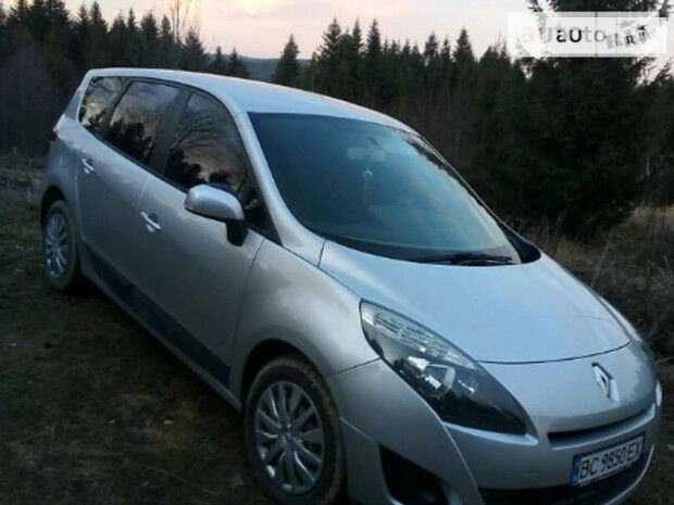 Renault Grand Scenic 2011 года