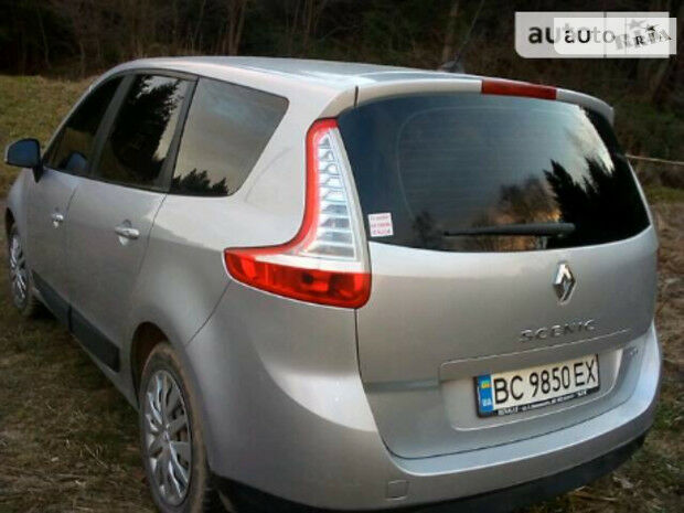 Renault Grand Scenic 2011 года