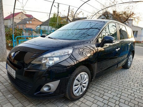 Renault Grand Scenic 2011 года