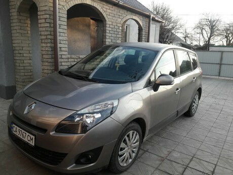 Рено Гранд Сценик 2010 года Renault Grand Scenic 2010 года