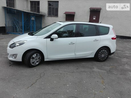Рено Гранд Сценик 2010 года Renault Grand Scenic 2010 года