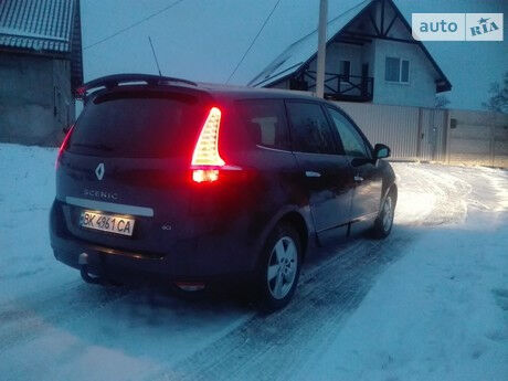 Рено Гранд Сценик 2010 года Renault Grand Scenic 2010 года