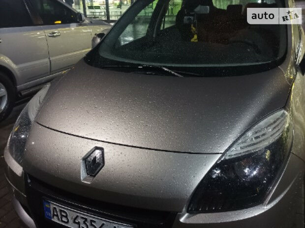 Renault Grand Scenic 2011 года