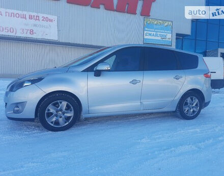 Renault Grand Scenic 2011 года