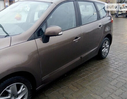 Renault Grand Scenic 2011 года