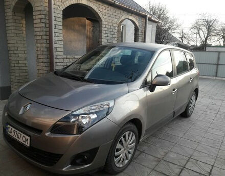 Renault Grand Scenic 2010 года