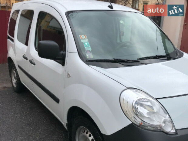 Renault Kangoo пасс. 2010 года