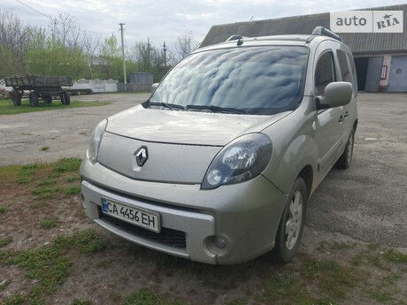 Renault Kangoo пасс. 2010 года