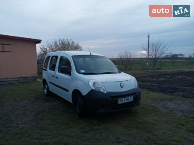 Renault Kangoo пасс. 2010 года