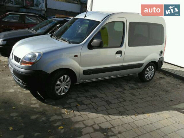 Renault Kangoo пасс. 2004 года
