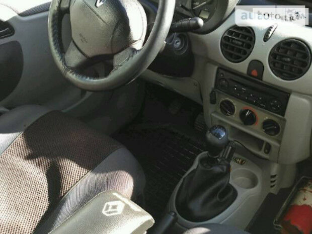 Renault Kangoo пасс. 2004 года