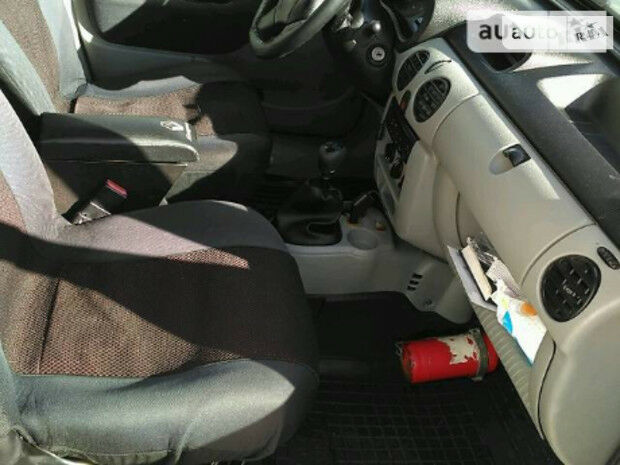 Renault Kangoo пасс. 2004 года