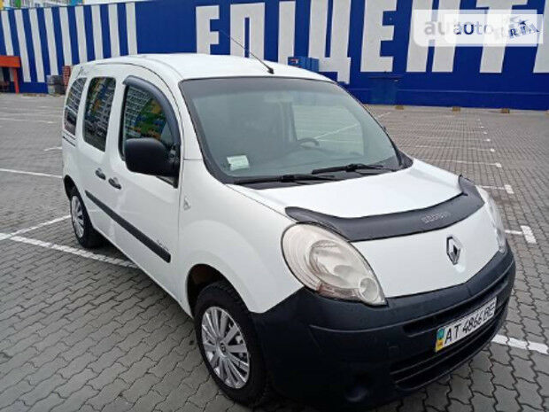 Renault Kangoo пасс. 2010 года