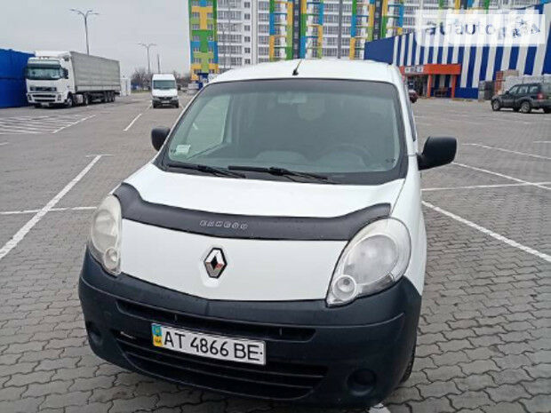 Renault Kangoo пасс. 2010 года
