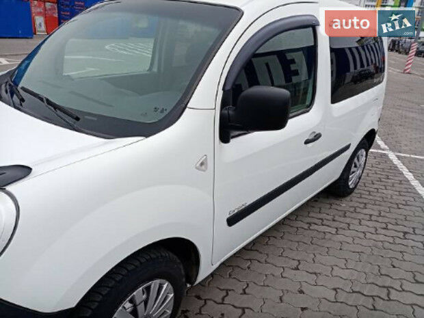 Renault Kangoo пасс. 2010 года