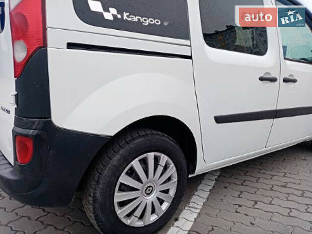 Renault Kangoo пасс. 2010 года